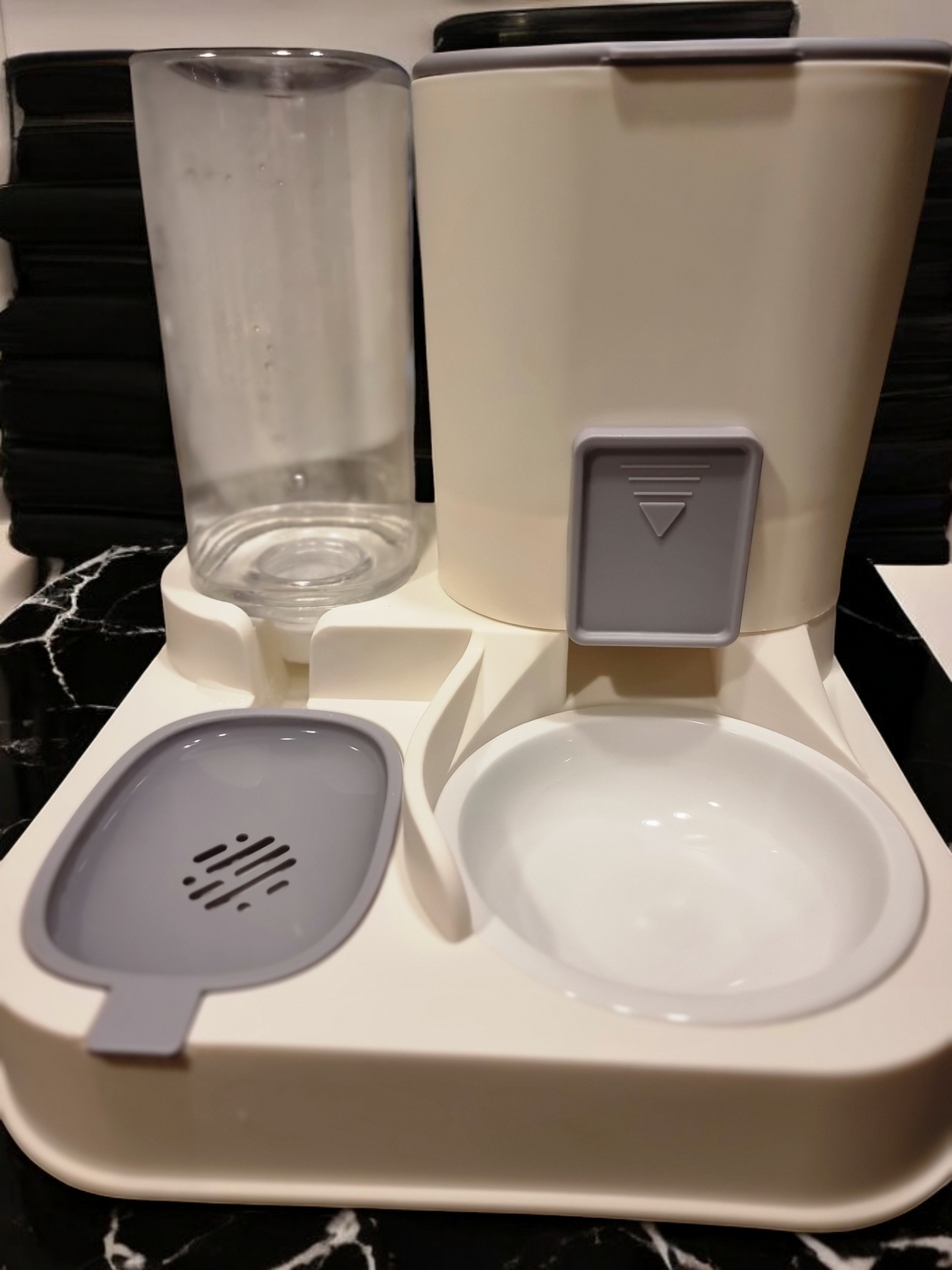 LIVIPETS™ - Automatischer Haustier - Futternapf mit Wasserspender